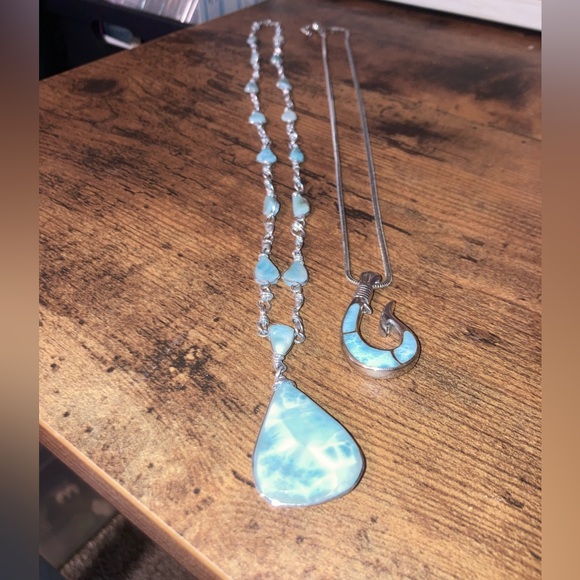 Elegant Silver and Blue Necklace - Picture 2 of 4